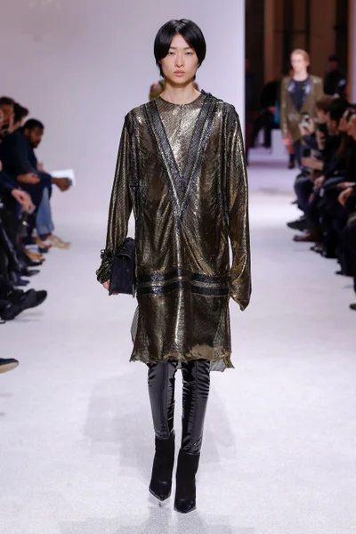 Look 18